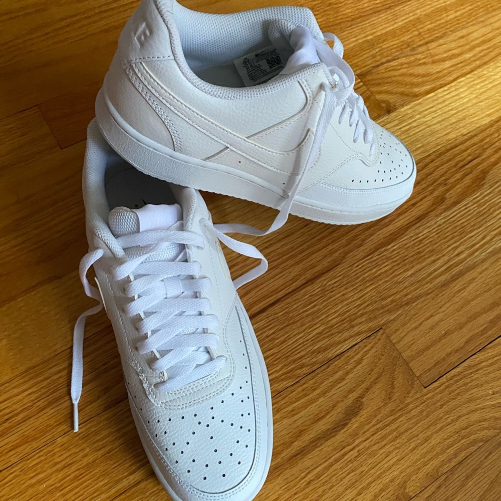 Brand New - never worn- Nike Women’s Nike Court Vision Low